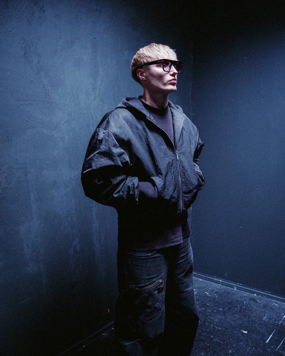 Isac Elliot promokuva